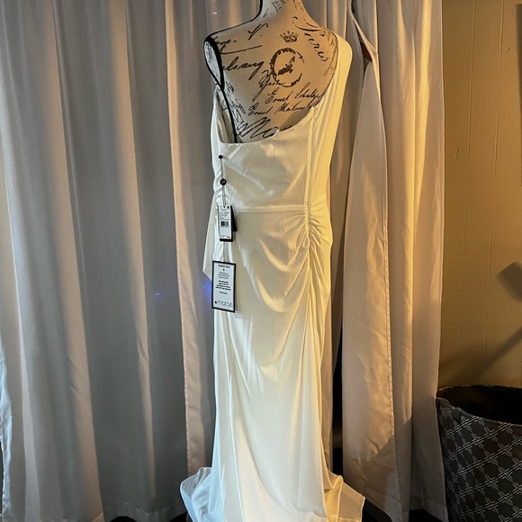 Adrianna Papell full length gown - Picture 10 of 11